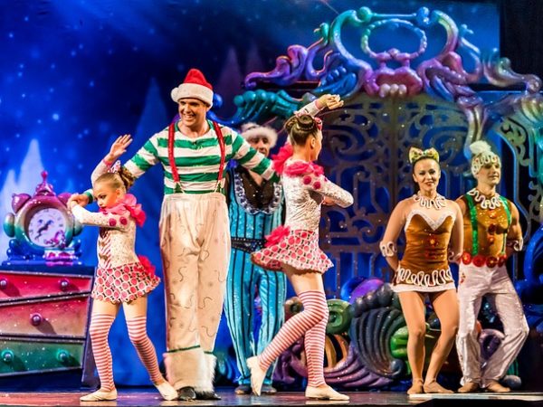 acrobats-1934564_640